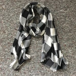 Black & white checkered scarf